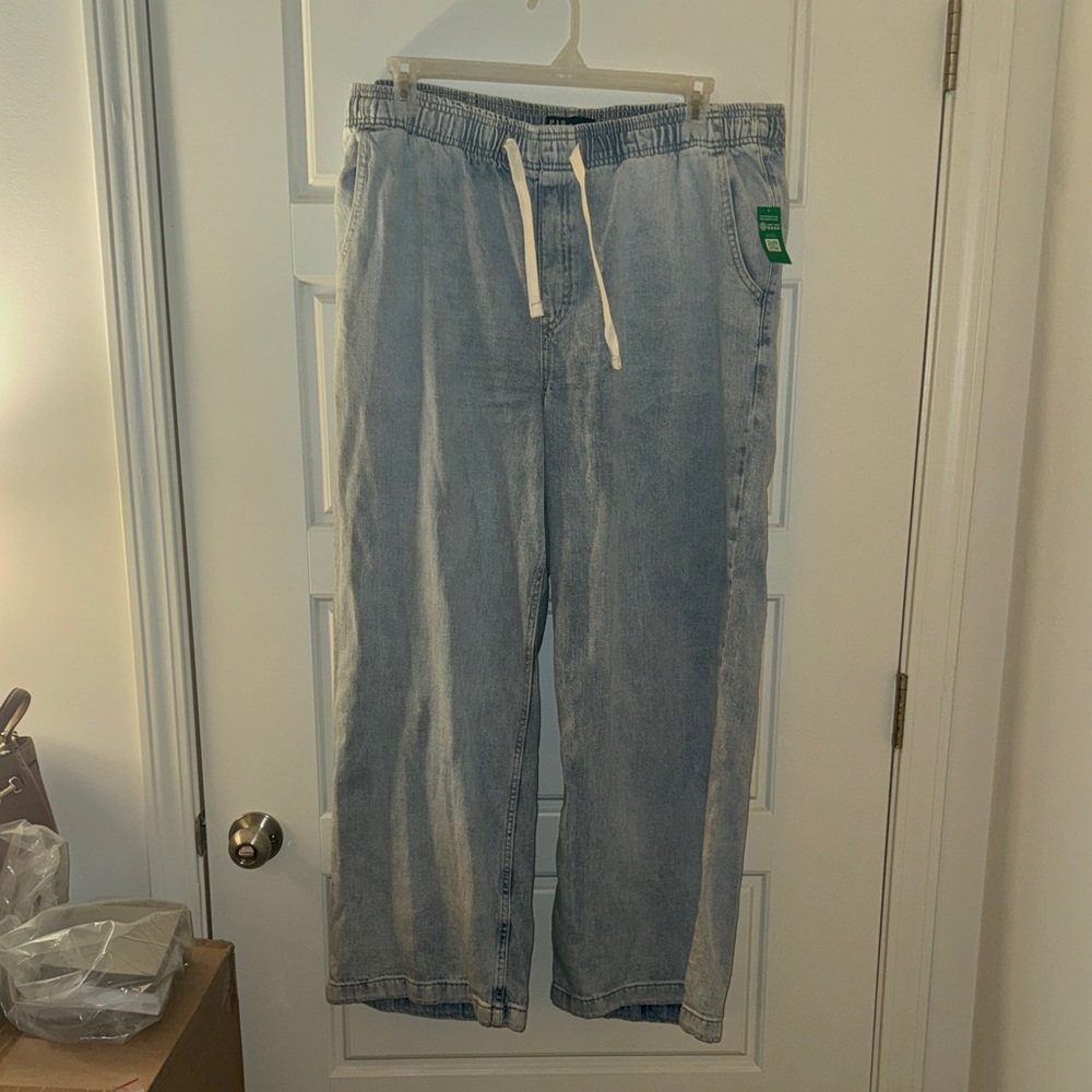 NWT High Rise Wide-Leg Pull On Jeans